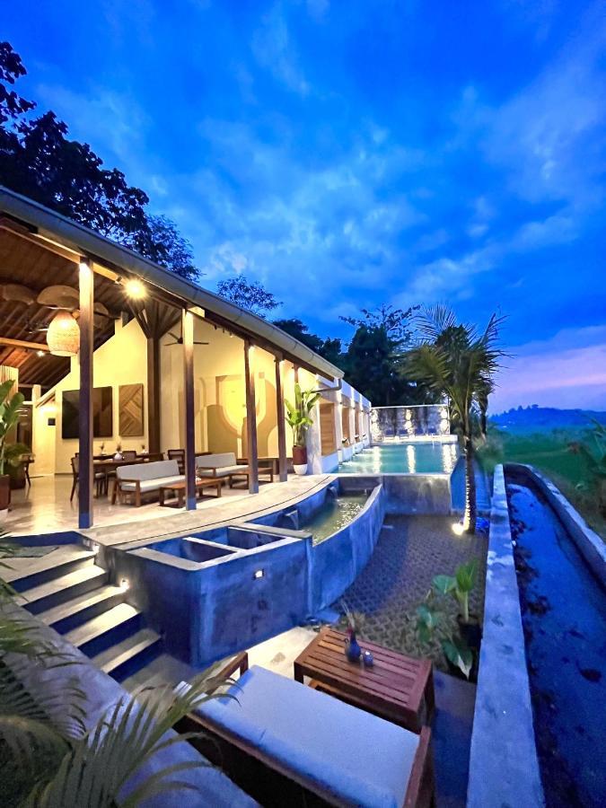 Boutique Villa Jogja Senang Yogyakarta Exterior photo